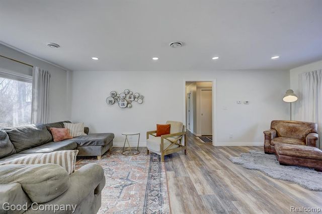 4896 Chicago Road, Warren, MI 48092