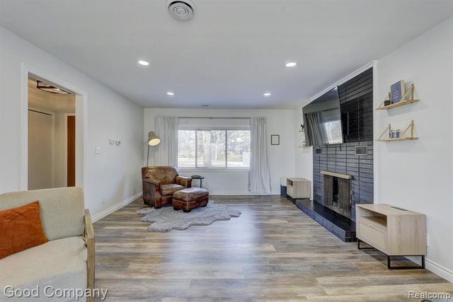 4896 Chicago Road, Warren, MI 48092