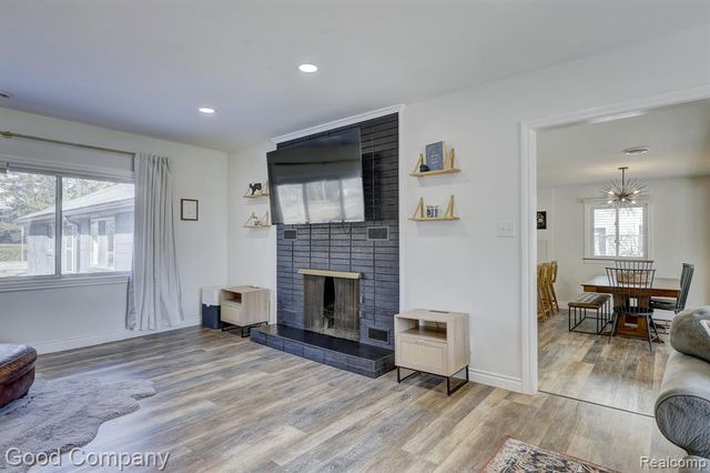 4896 Chicago Road, Warren, MI 48092