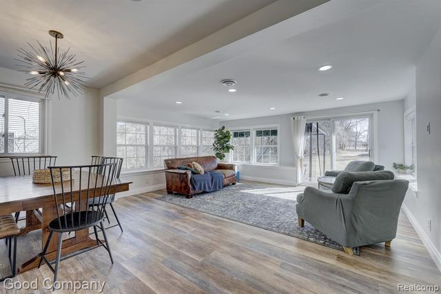 4896 Chicago Road, Warren, MI 48092