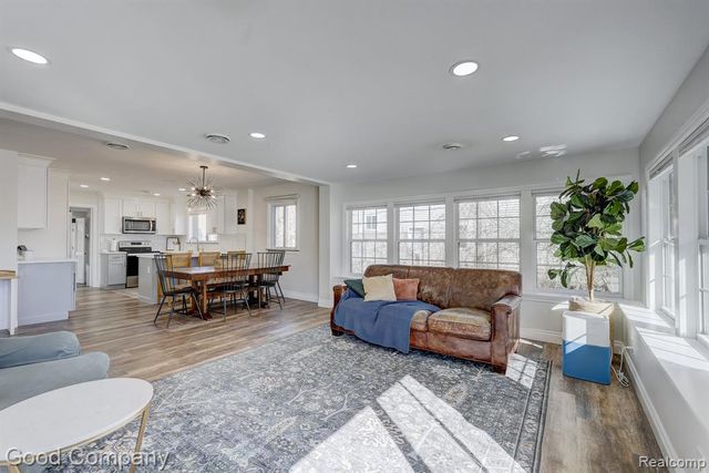 4896 Chicago Road, Warren, MI 48092