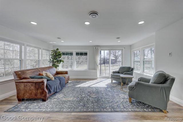 4896 Chicago Road, Warren, MI 48092