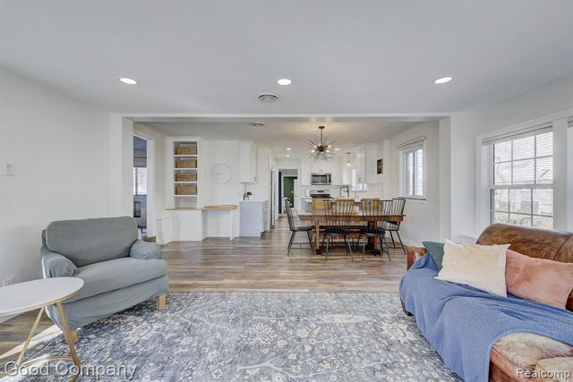 4896 Chicago Road, Warren, MI 48092