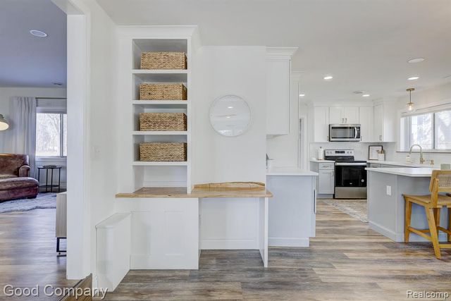 4896 Chicago Road, Warren, MI 48092