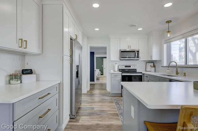 4896 Chicago Road, Warren, MI 48092