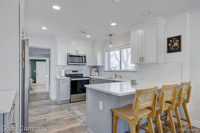 4896 Chicago Road, Warren, MI 48092