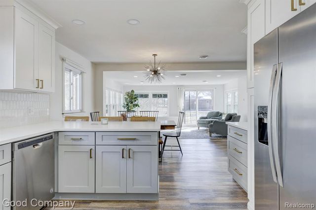 4896 Chicago Road, Warren, MI 48092