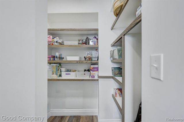 4896 Chicago Road, Warren, MI 48092