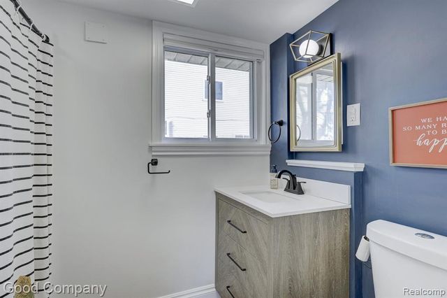 4896 Chicago Road, Warren, MI 48092