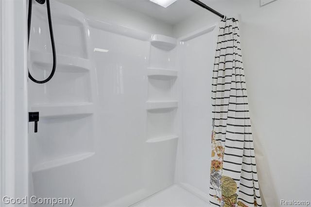 4896 Chicago Road, Warren, MI 48092