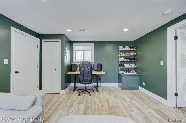 4896 Chicago Road, Warren, MI 48092