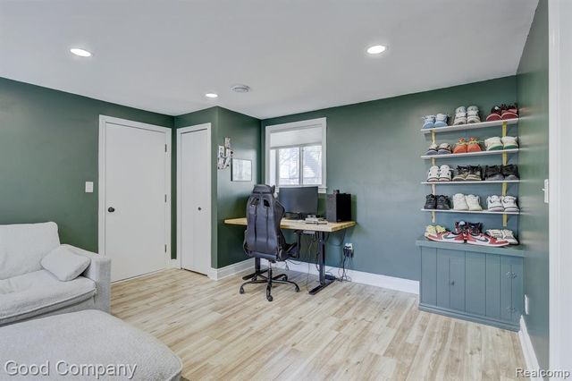 4896 Chicago Road, Warren, MI 48092