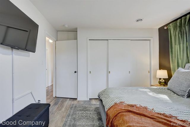 4896 Chicago Road, Warren, MI 48092