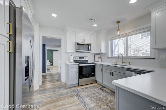 4896 Chicago Road, Warren, MI 48092