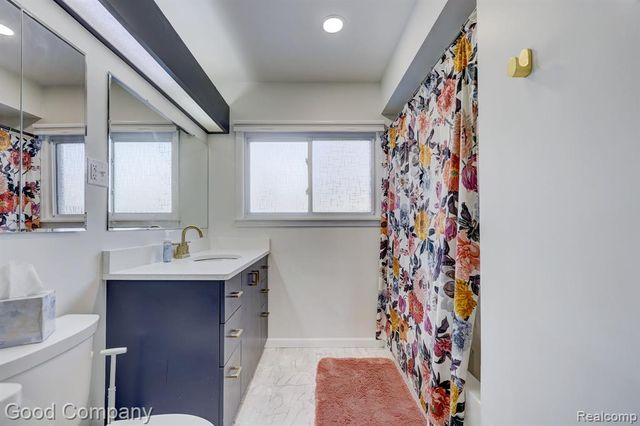 4896 Chicago Road, Warren, MI 48092