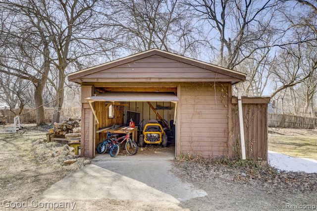 4896 Chicago Road, Warren, MI 48092