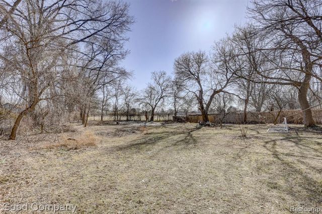 4896 Chicago Road, Warren, MI 48092