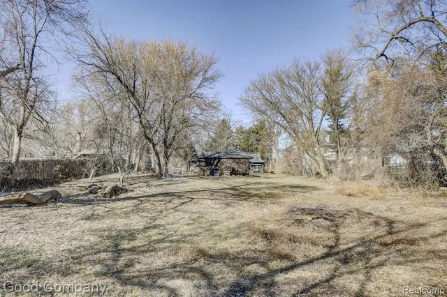 4896 Chicago Road, Warren, MI 48092