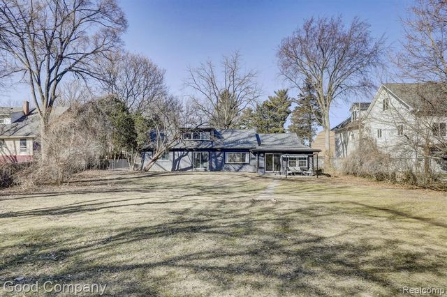 4896 Chicago Road, Warren, MI 48092