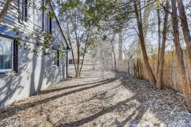 4896 Chicago Road, Warren, MI 48092