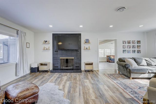 4896 Chicago Road, Warren, MI 48092