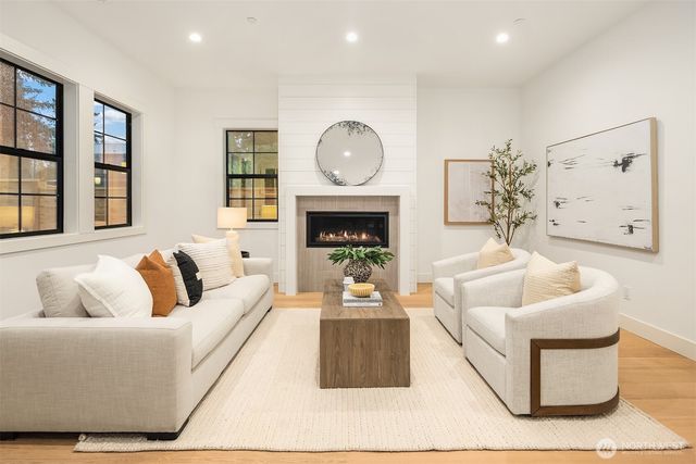 809 166th Avenue NE, Bellevue, WA 98008