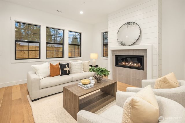 809 166th Avenue NE, Bellevue, WA 98008