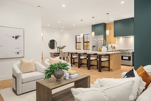 809 166th Avenue NE, Bellevue, WA 98008