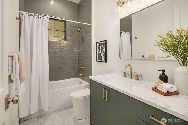 809 166th Avenue NE, Bellevue, WA 98008