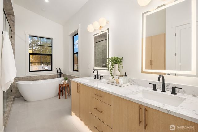 809 166th Avenue NE, Bellevue, WA 98008