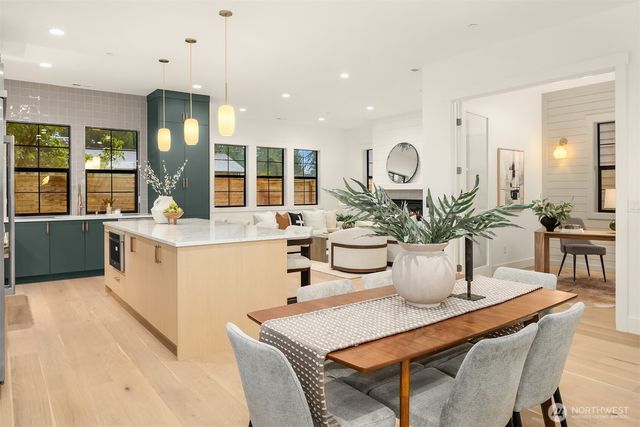 809 166th Avenue NE, Bellevue, WA 98008