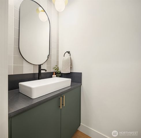 809 166th Avenue NE, Bellevue, WA 98008