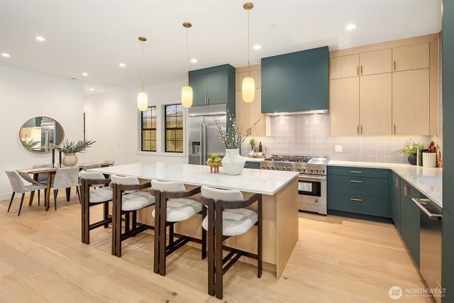 809 166th Avenue NE, Bellevue, WA 98008