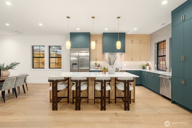 809 166th Avenue NE, Bellevue, WA 98008