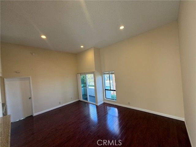13730 Sherman Way 201, Van Nuys (los Angeles), CA 91405