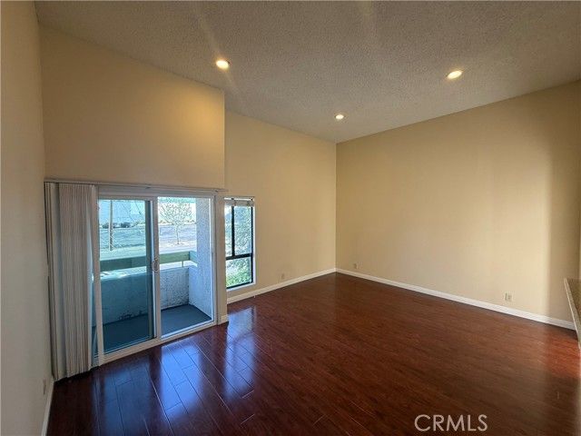 13730 Sherman Way 201, Van Nuys (los Angeles), CA 91405