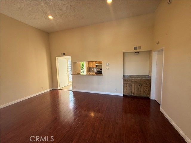 13730 Sherman Way 201, Van Nuys (los Angeles), CA 91405