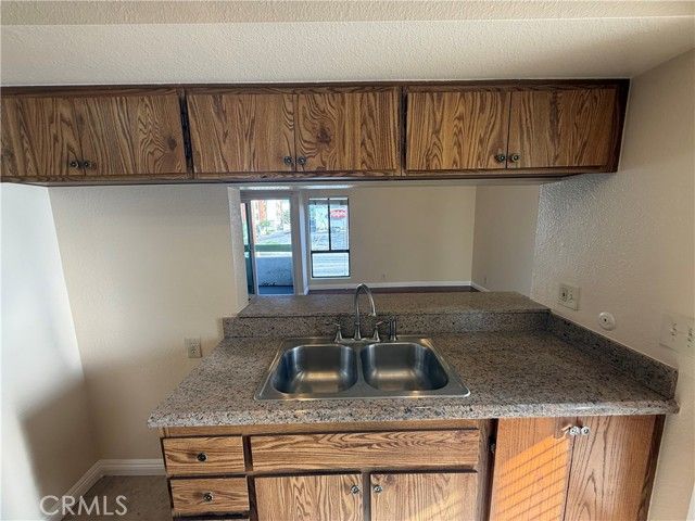 13730 Sherman Way 201, Van Nuys (los Angeles), CA 91405