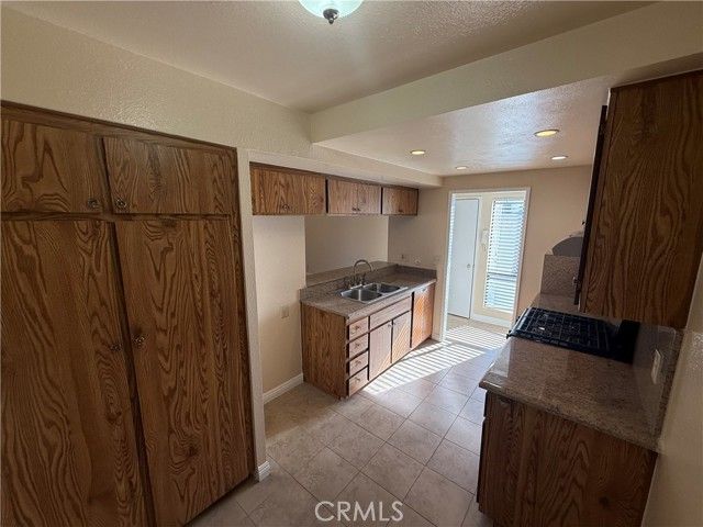 13730 Sherman Way 201, Van Nuys (los Angeles), CA 91405