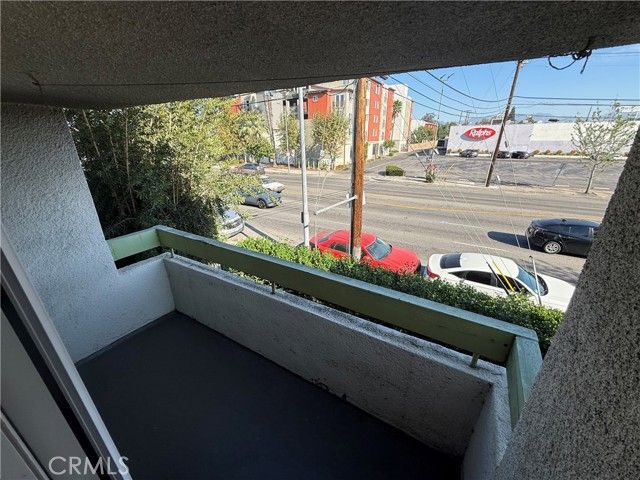 13730 Sherman Way 201, Van Nuys (los Angeles), CA 91405