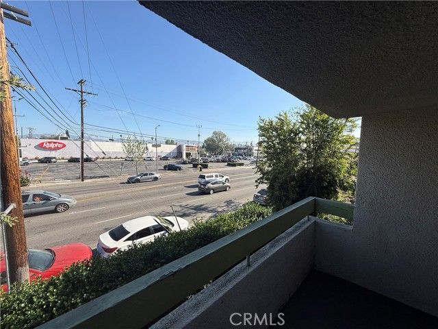 13730 Sherman Way 201, Van Nuys (los Angeles), CA 91405