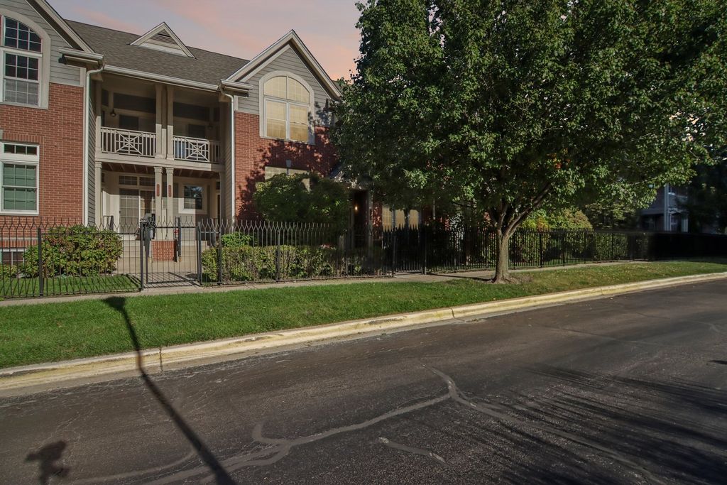 8437 Callie Avenue, Morton Grove, IL 60053 — photo 2