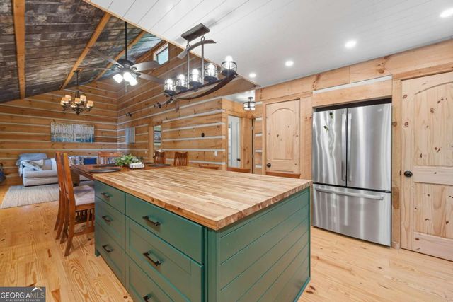 176 Crooked Creek Bay Road, Eatonton, GA 31024