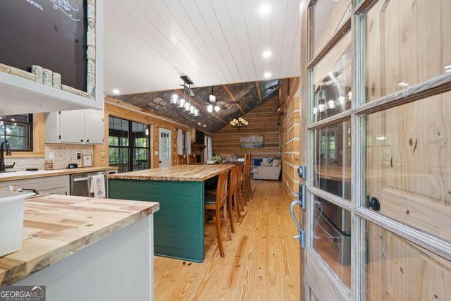 176 Crooked Creek Bay Road, Eatonton, GA 31024