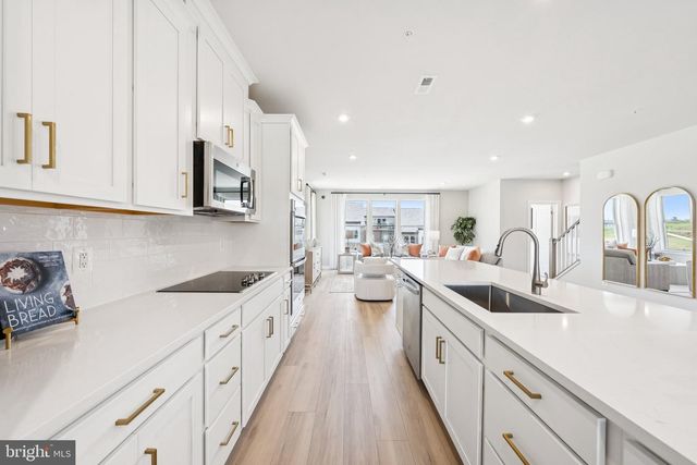 8646 LOVELACE ST, Manassas, VA 20109