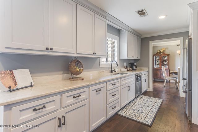 42 Cambridge Avenue, Gulfport, MS 39507