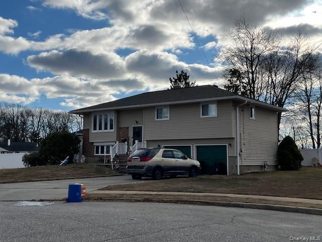 6 Bark Court, Deer Park, NY 11729