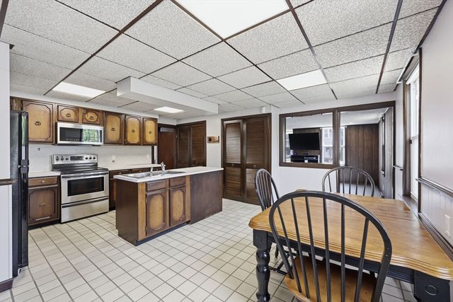 585 Armory St, Springfield, MA 01104