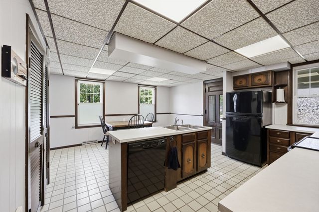 585 Armory St, Springfield, MA 01104