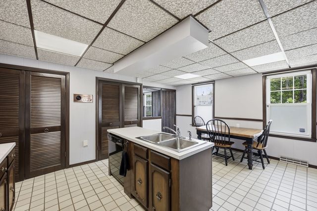 585 Armory St, Springfield, MA 01104